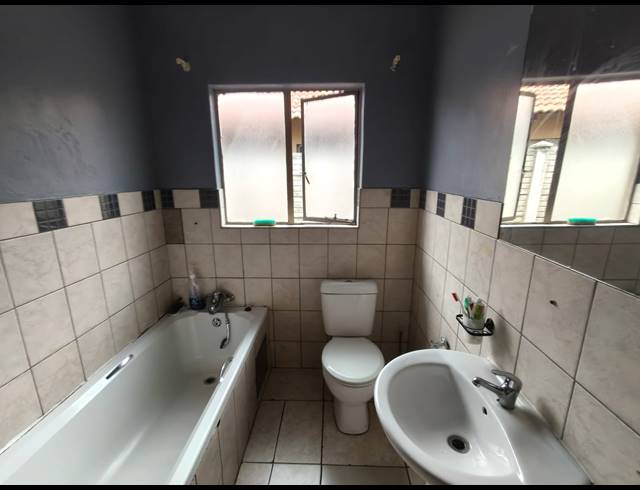 3 BEDROOM TOWNHOUSE FOR SALE IN OOS EINDE